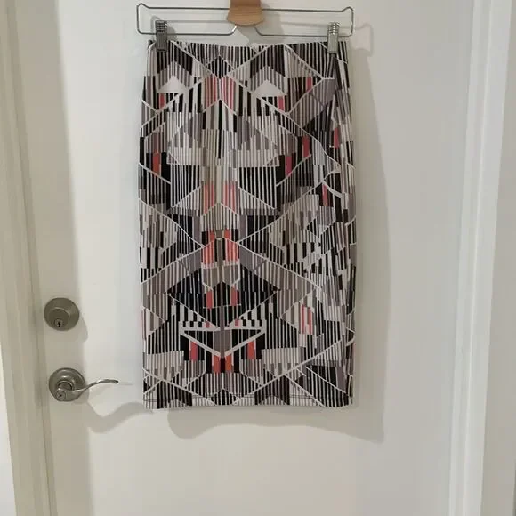 MOSSIMO Summer midi pencil skirt stretchy black white coral tribal print S - Picture 2 of 4